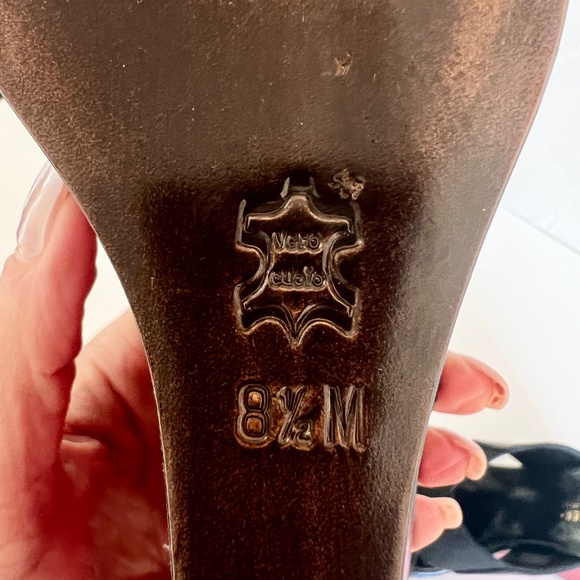 Donald Pliner Ishi Black/Red Patent Leather Elastic Strap Wedge Sandals 8.5M - Picture 16 of 16